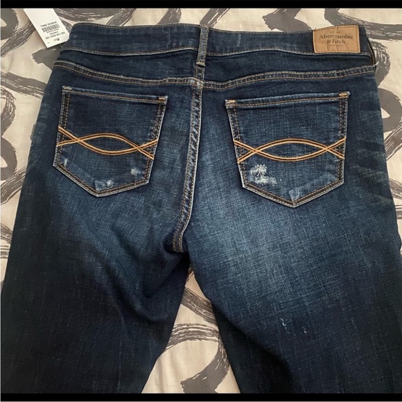 BNWT Abercrombie & Fitch dark wash skinny stretch jeans size 28. - Picture 4 of 4